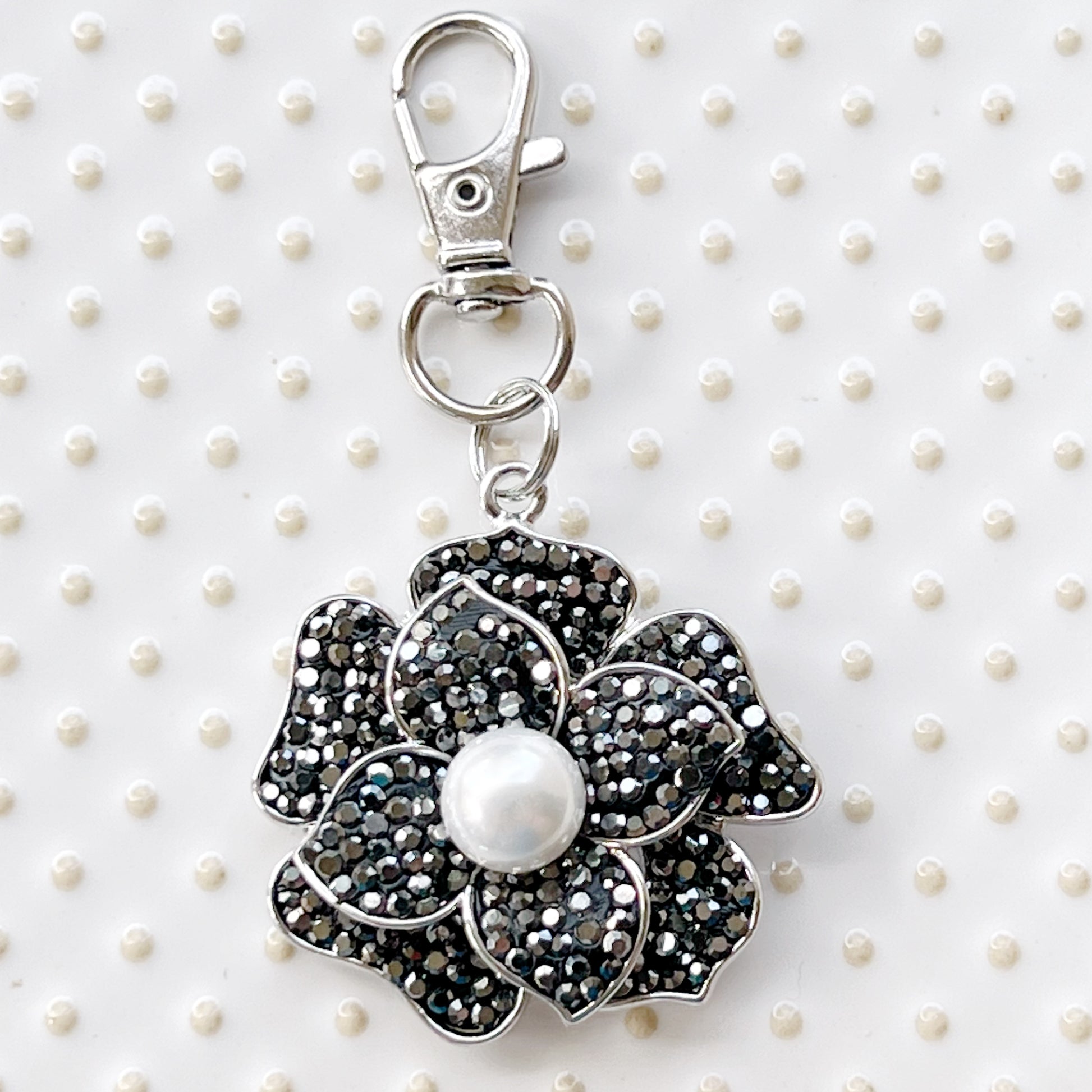 Flower Purse Charm with Rhinestones & Pearl: Elegant Accessory for Your Bag