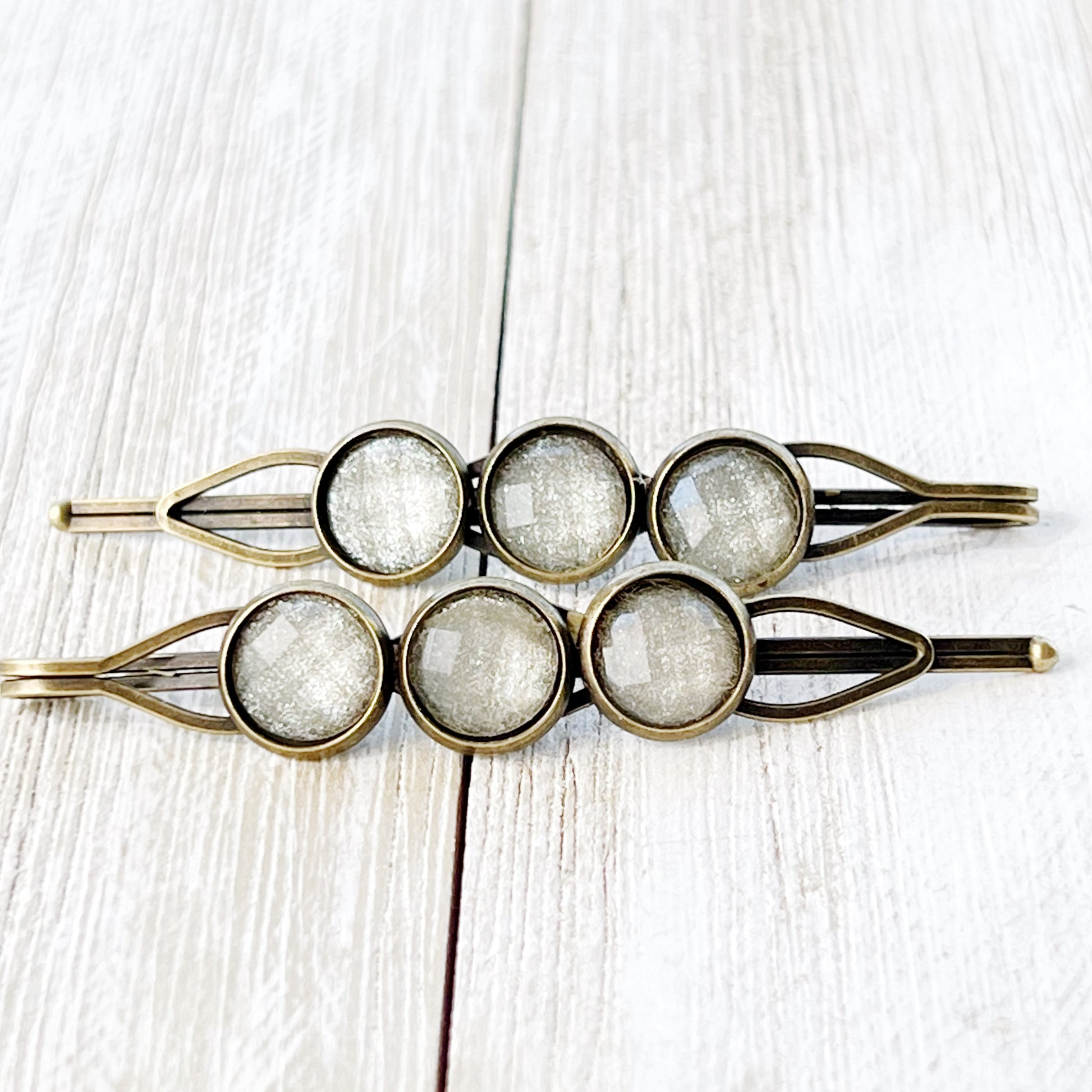 White Glitter Acrylic Hair Pins: Sparkling Accents for Elegant Hairstyles