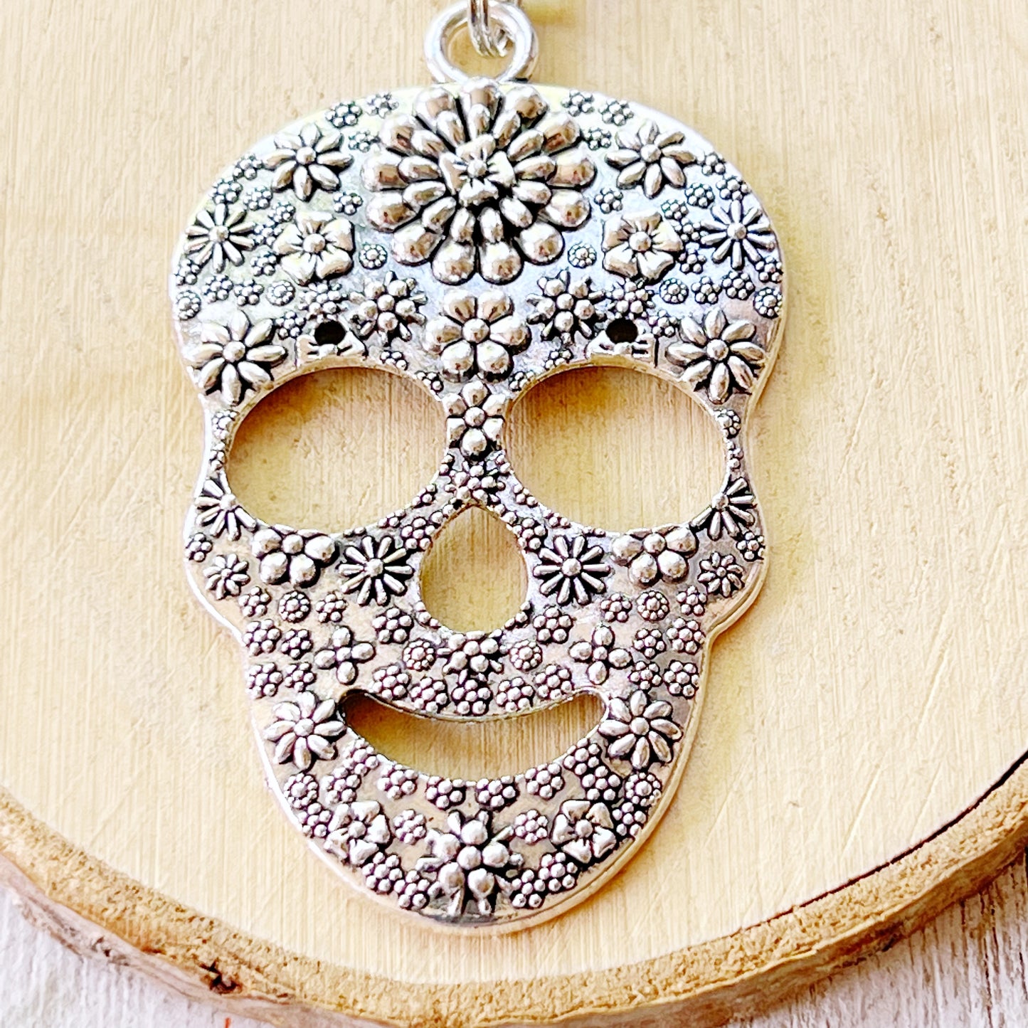 Floral Skull Purse Charm – Silver Day of the Dead Keychain with Flower Motif