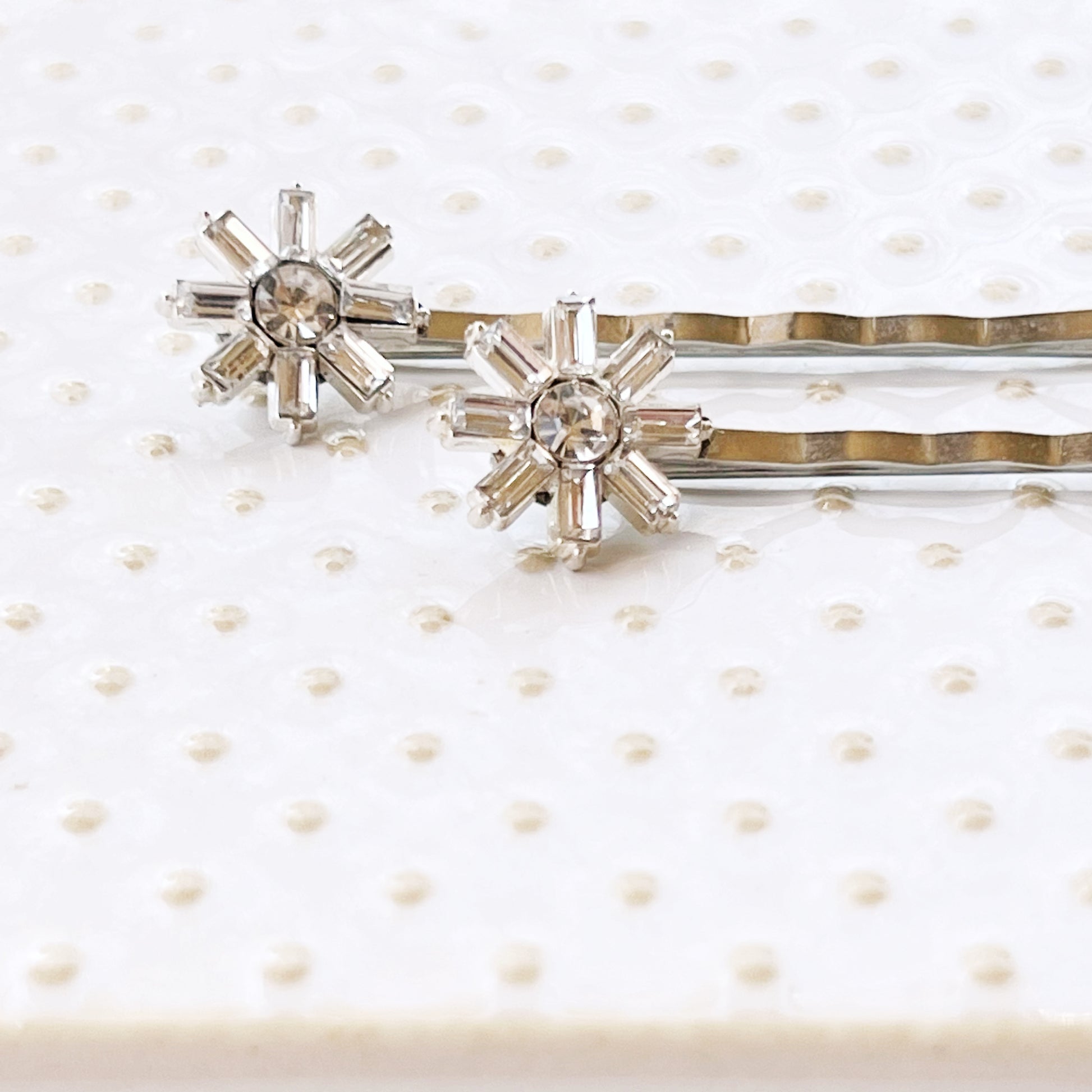 Crystal Snowflake Hair Pins – Elegant Silver Winter Hair Clips Set of 2