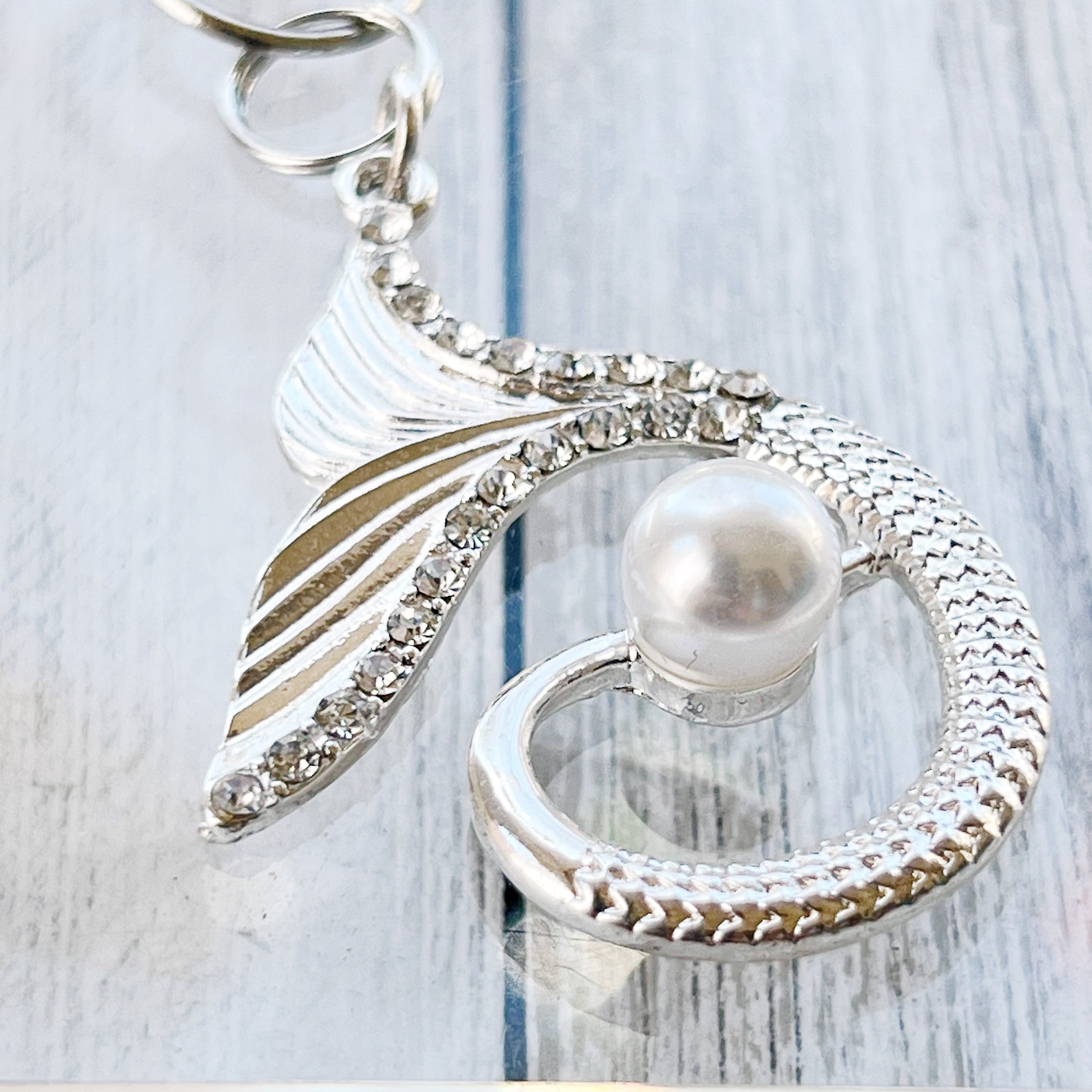 Mermaid Tail Purse Charm – Silver Ocean-Inspired Keychain with Pearl & Rhinestones