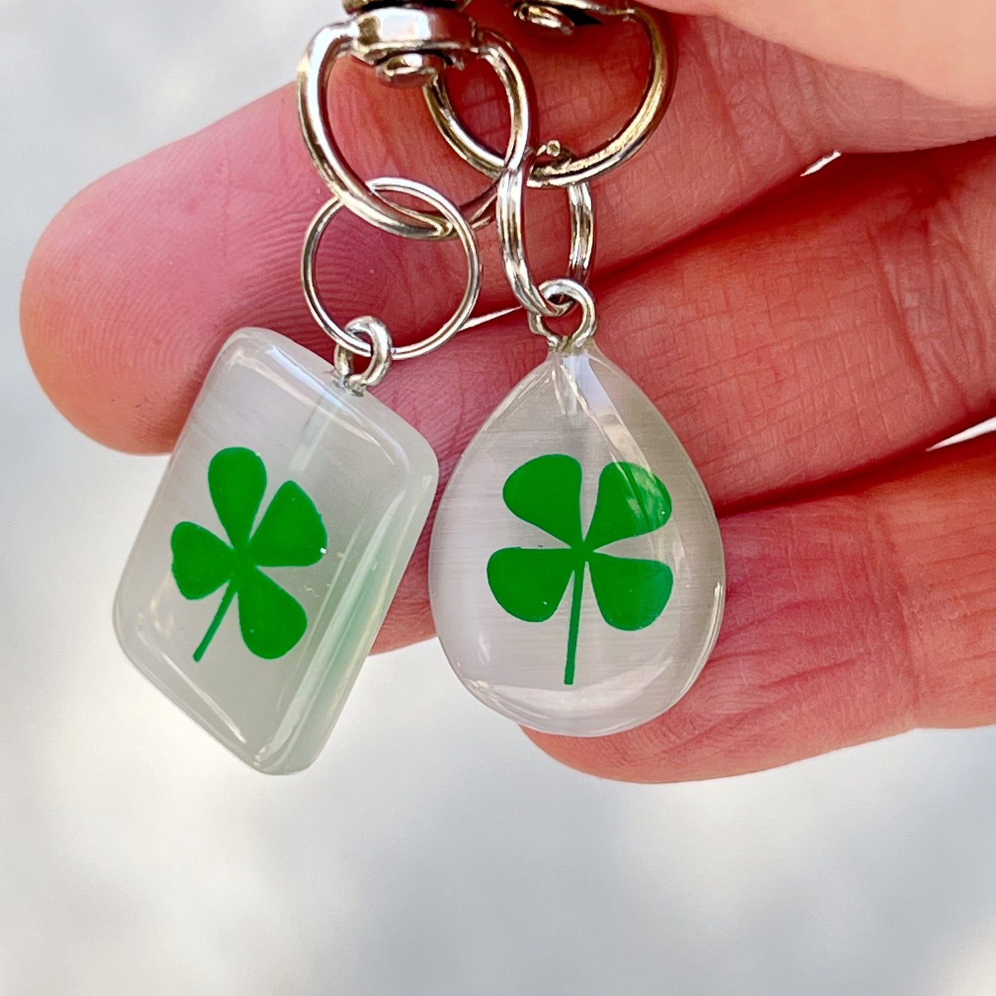 Shamrock Purse Charm – St. Patrick’s Day Keychain with Four-Leaf Clover Design