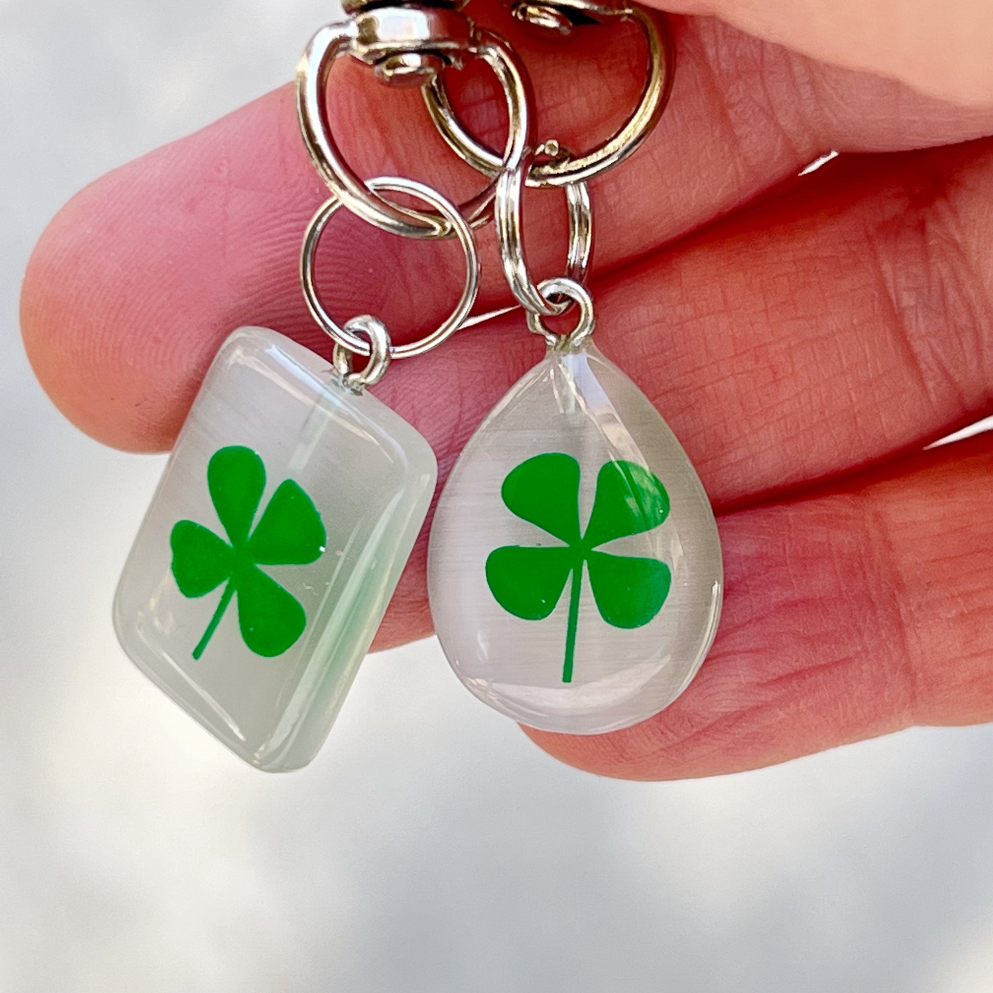 Shamrock Purse Charm – St. Patrick’s Day Keychain with Four-Leaf Clover Design