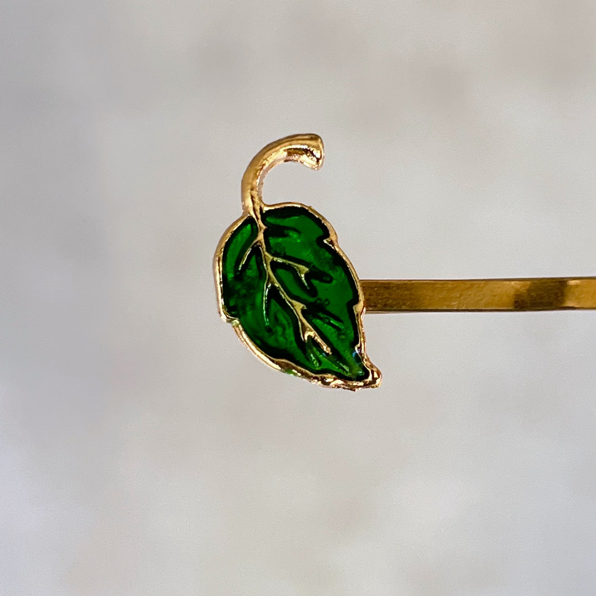 Enamel Leaf Hair Pin Trio – 3-Piece Autumn Hair Clip Set in Fall Colors