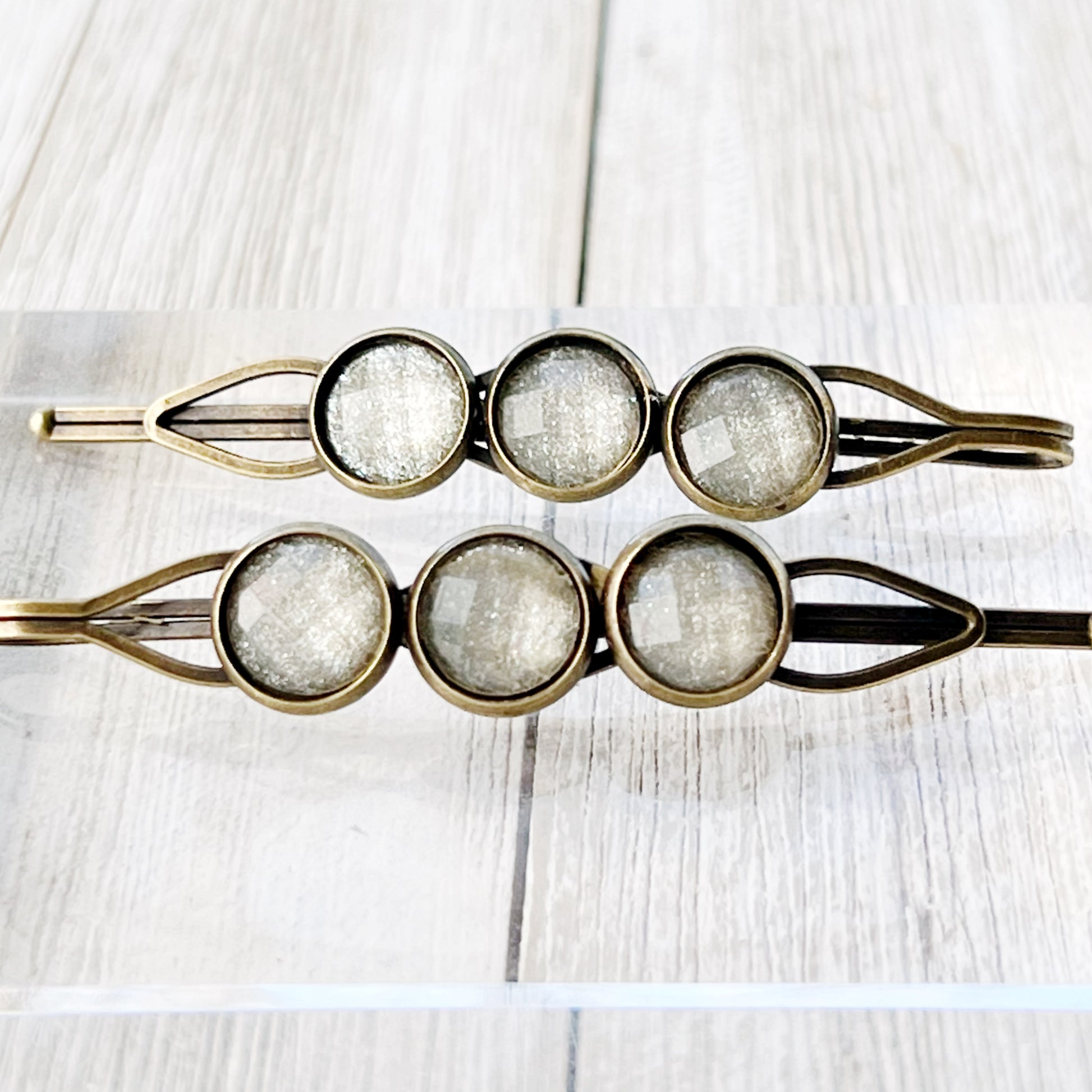 White Glitter Acrylic Hair Pins: Sparkling Accents for Elegant Hairstyles
