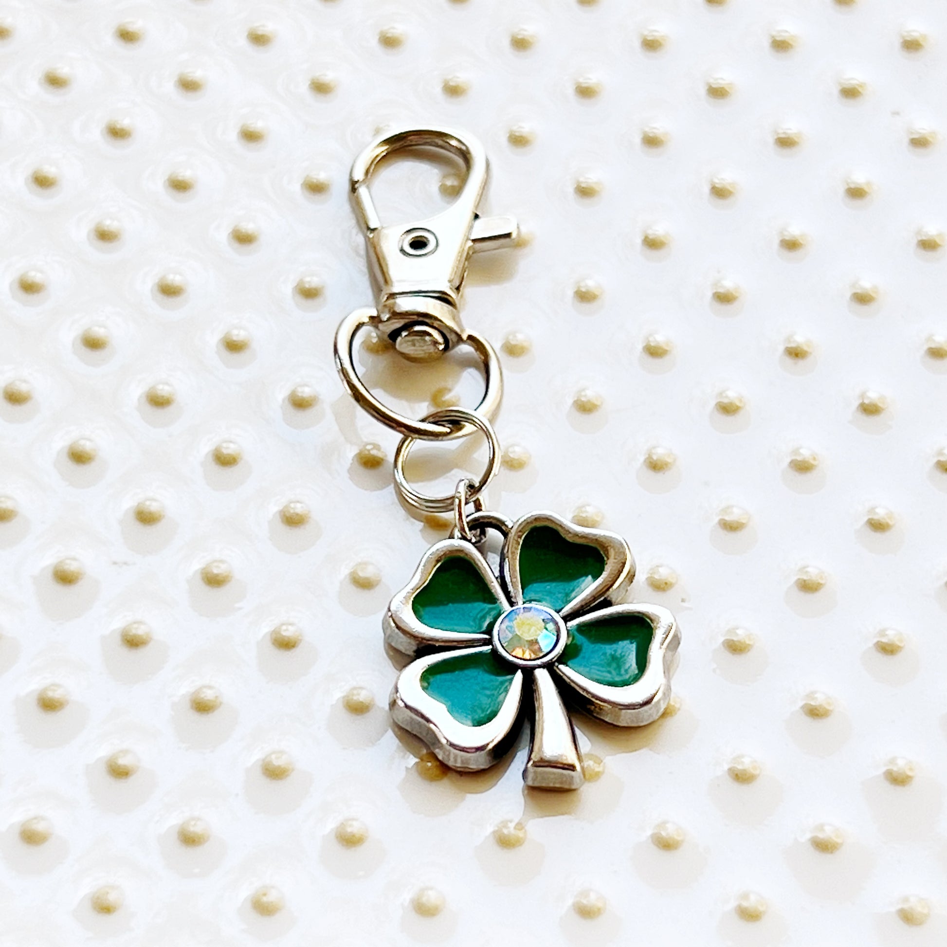 Rhinestone Shamrock Purse Charm – Lucky Clover Keychain for St. Patrick’s Day