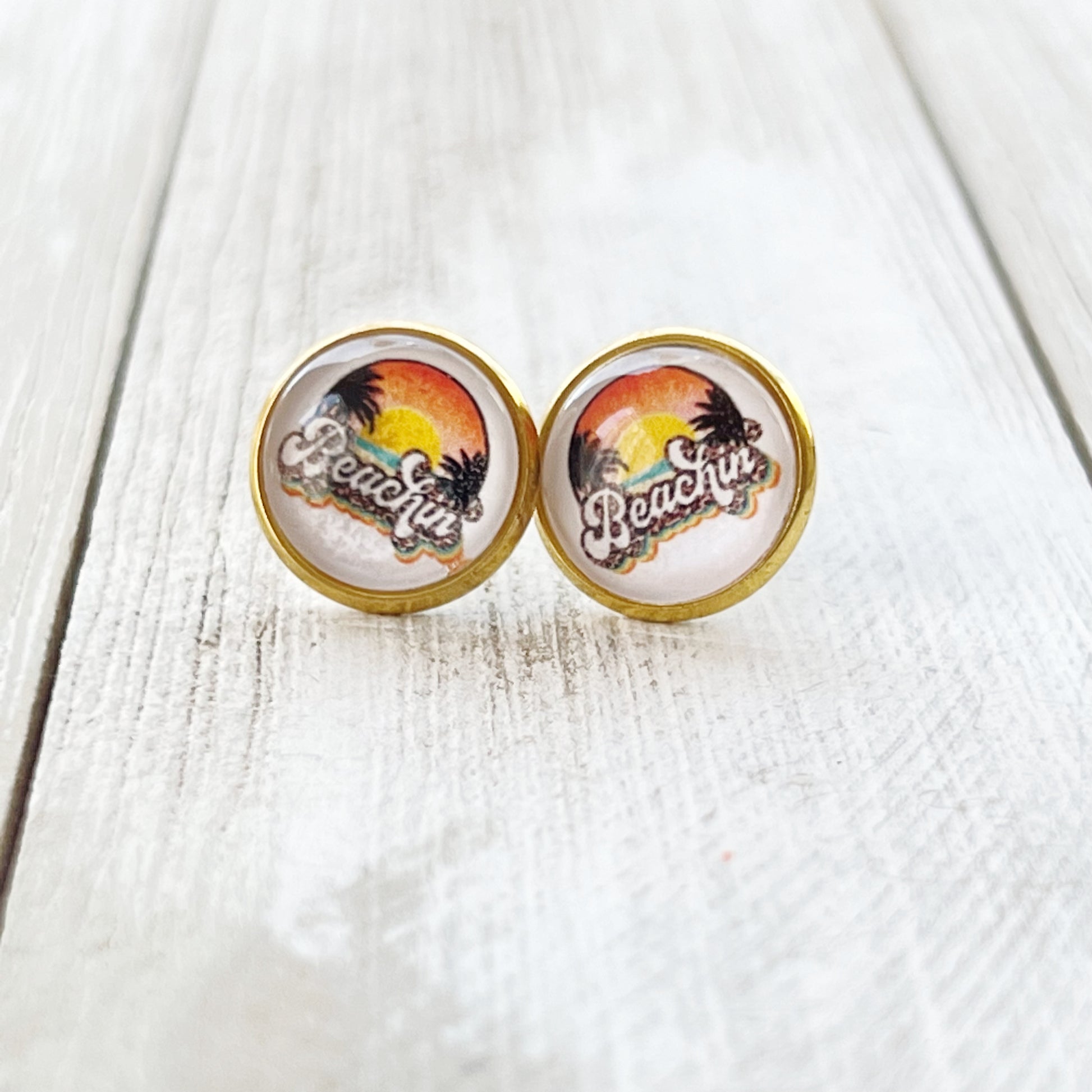 Beachin’ Sunset Stud Earrings – Retro Palm Tree Summer Jewelry with Gold Bezel