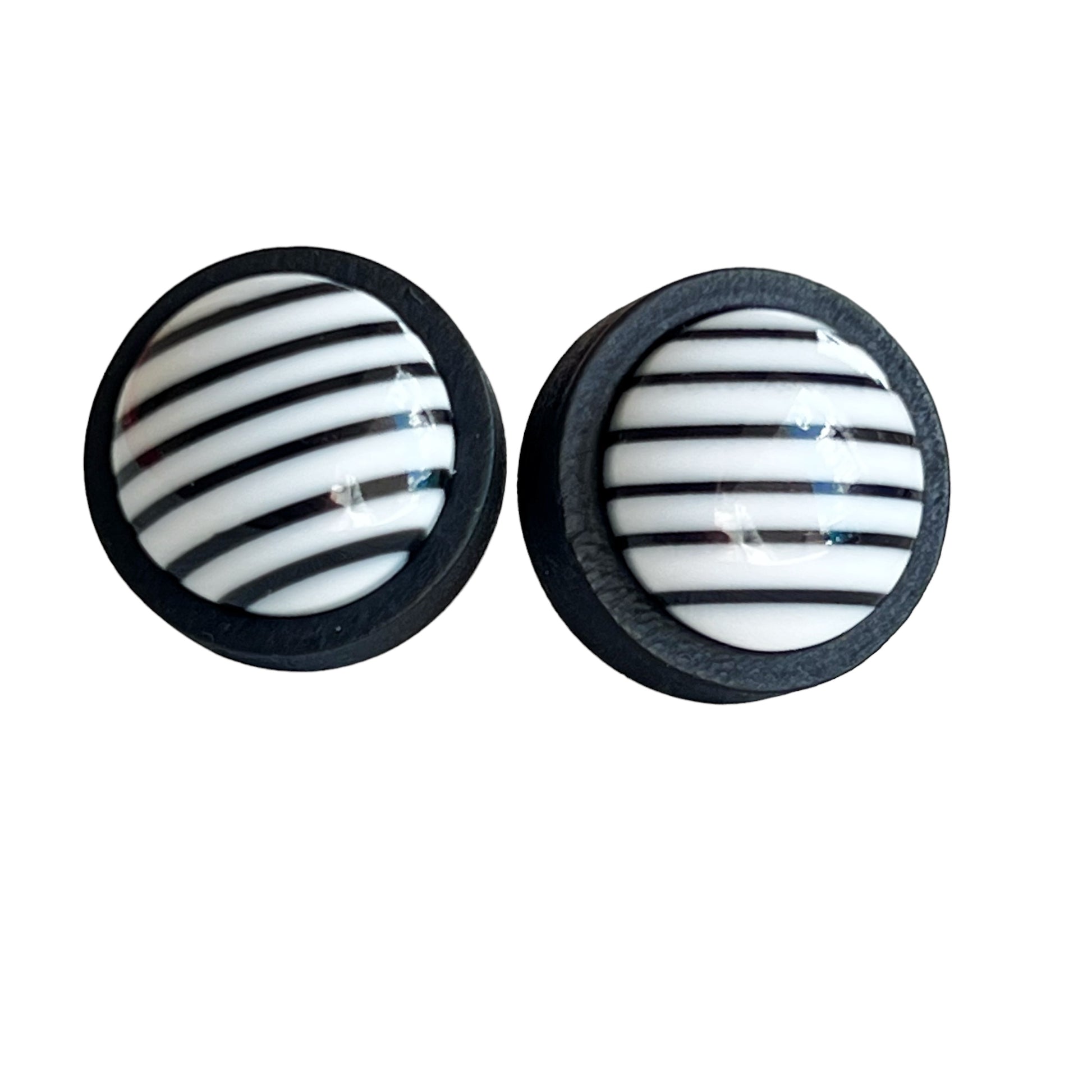 Black & White Stripe Resin Stud Earrings – Bold Graphic Statement Jewelry