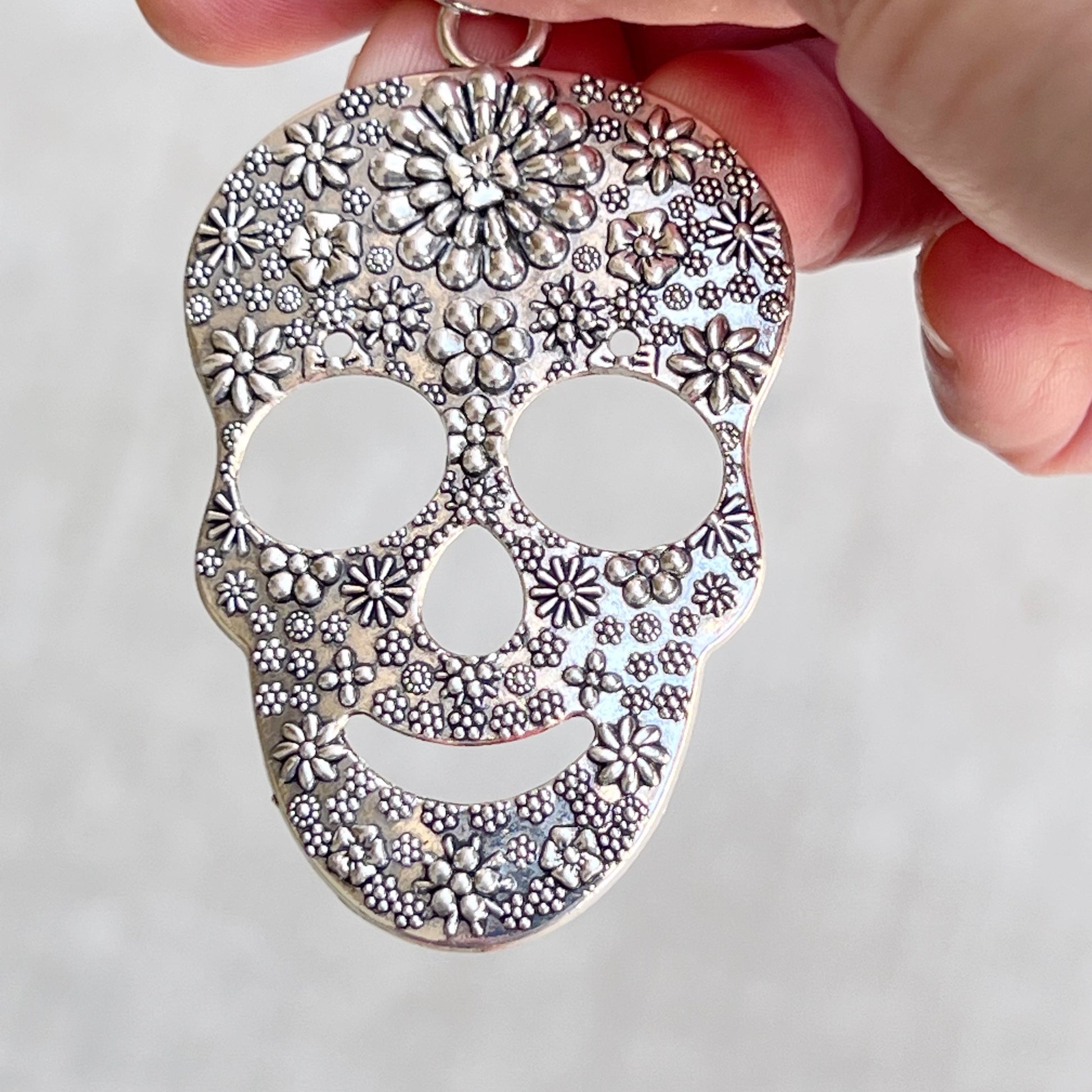Floral Skull Purse Charm – Silver Day of the Dead Keychain with Flower Motif