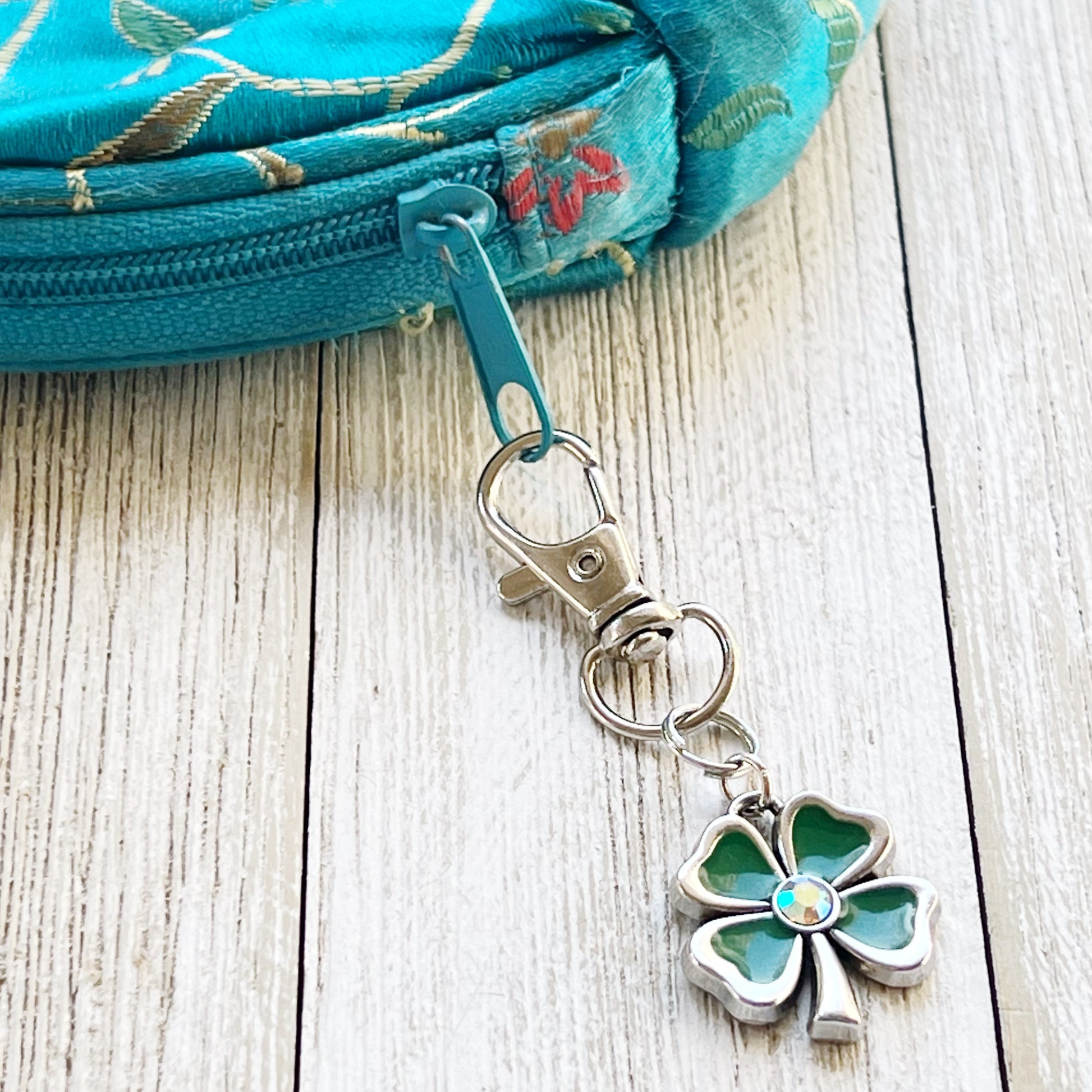 Rhinestone Shamrock Purse Charm – Lucky Clover Keychain for St. Patrick’s Day