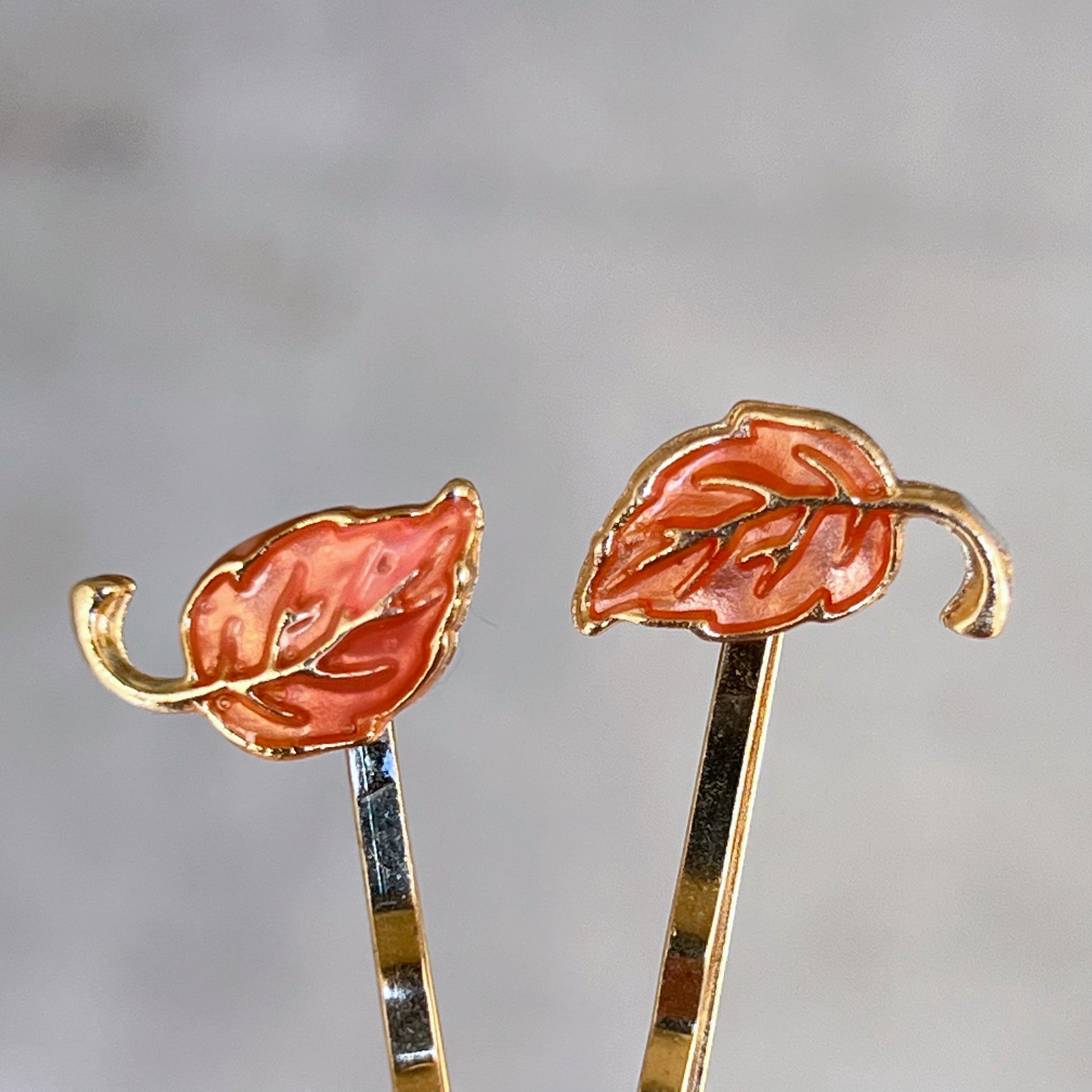 Pink Enamel Leaf Hair Pins – Autumn-Inspired Gold Hair Accessories