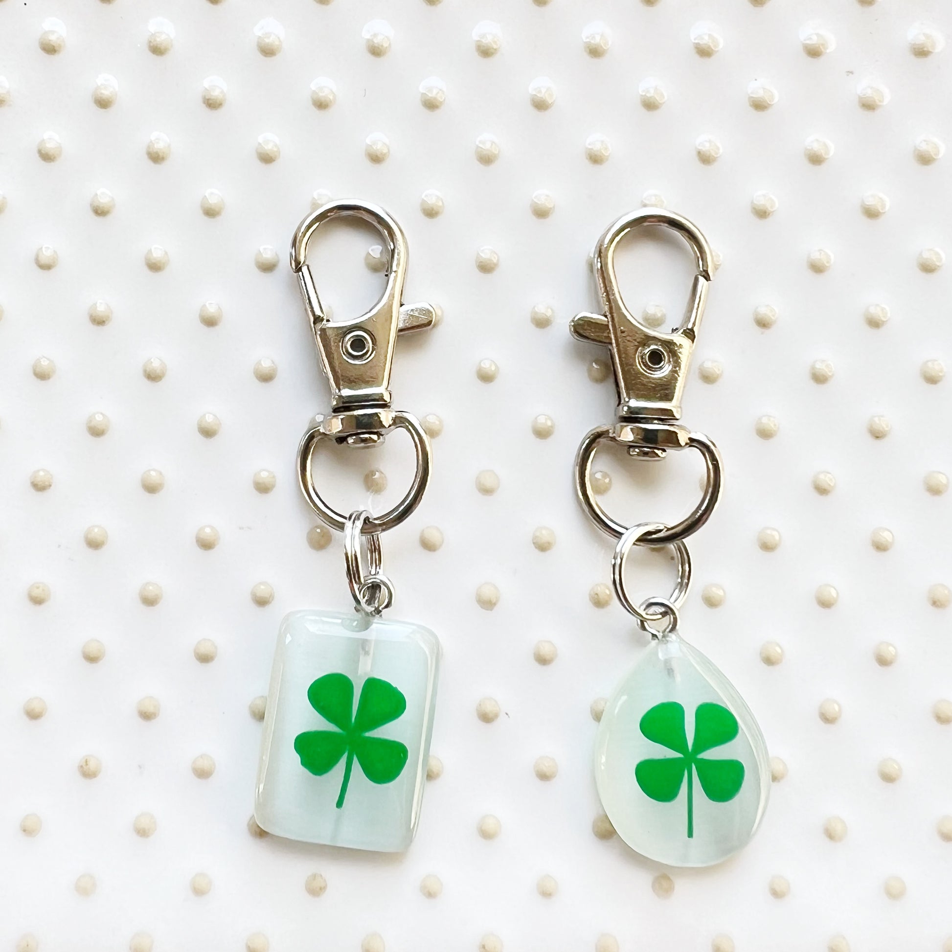 Shamrock Purse Charm – St. Patrick’s Day Keychain with Four-Leaf Clover Design