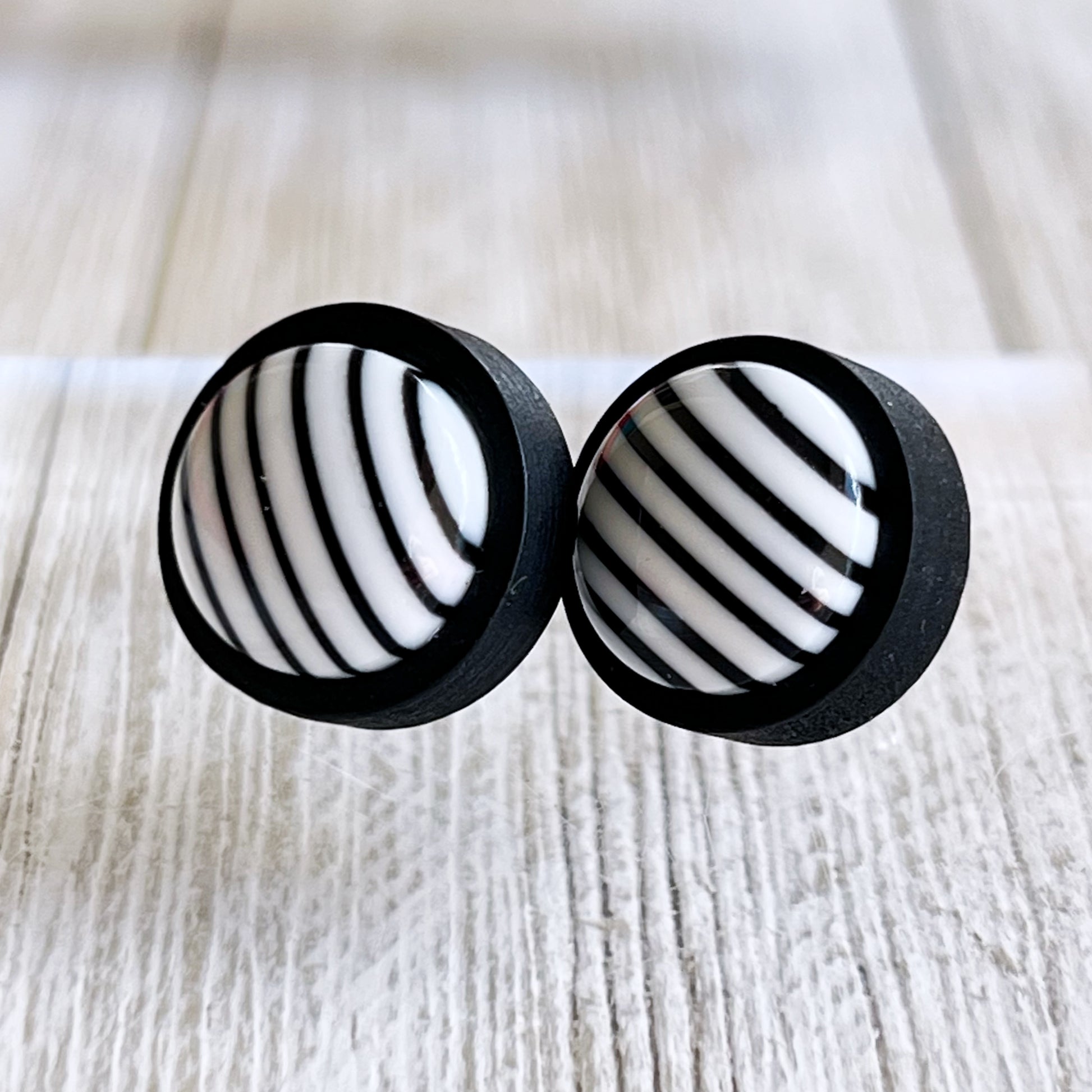 Black & White Stripe Resin Stud Earrings – Bold Graphic Statement Jewelry