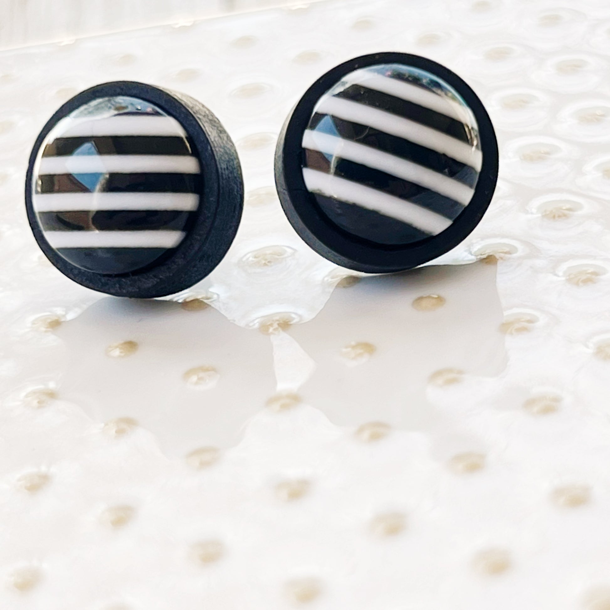 Black & White Stripe Stud Earrings – Bold Acrylic Retro Earrings in Wood