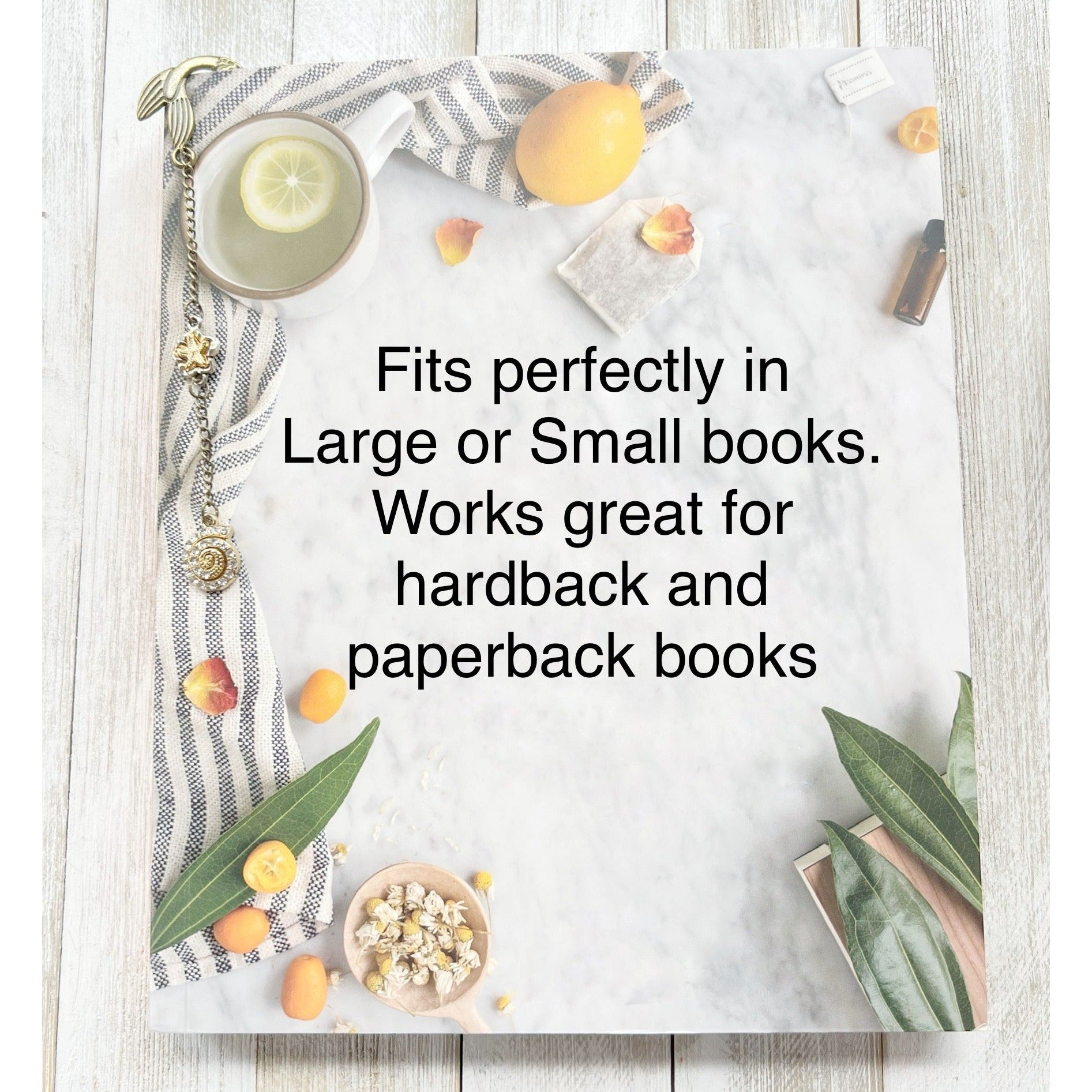 Metal Mermaid Bookmark with Seashell Dangle Chain Charm - Stylish & Unique Reading Accessory