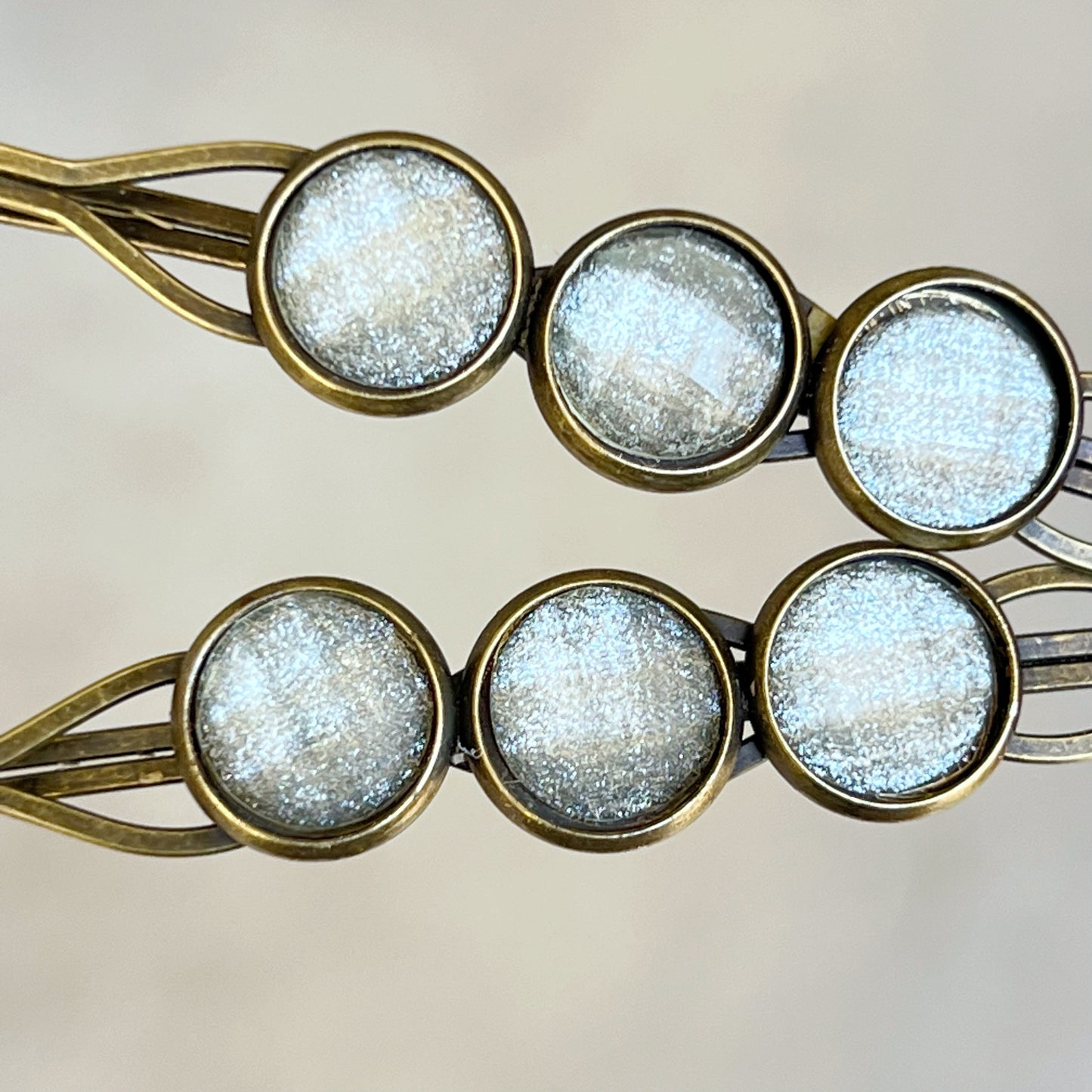 White Glitter Acrylic Hair Pins: Sparkling Accents for Elegant Hairstyles