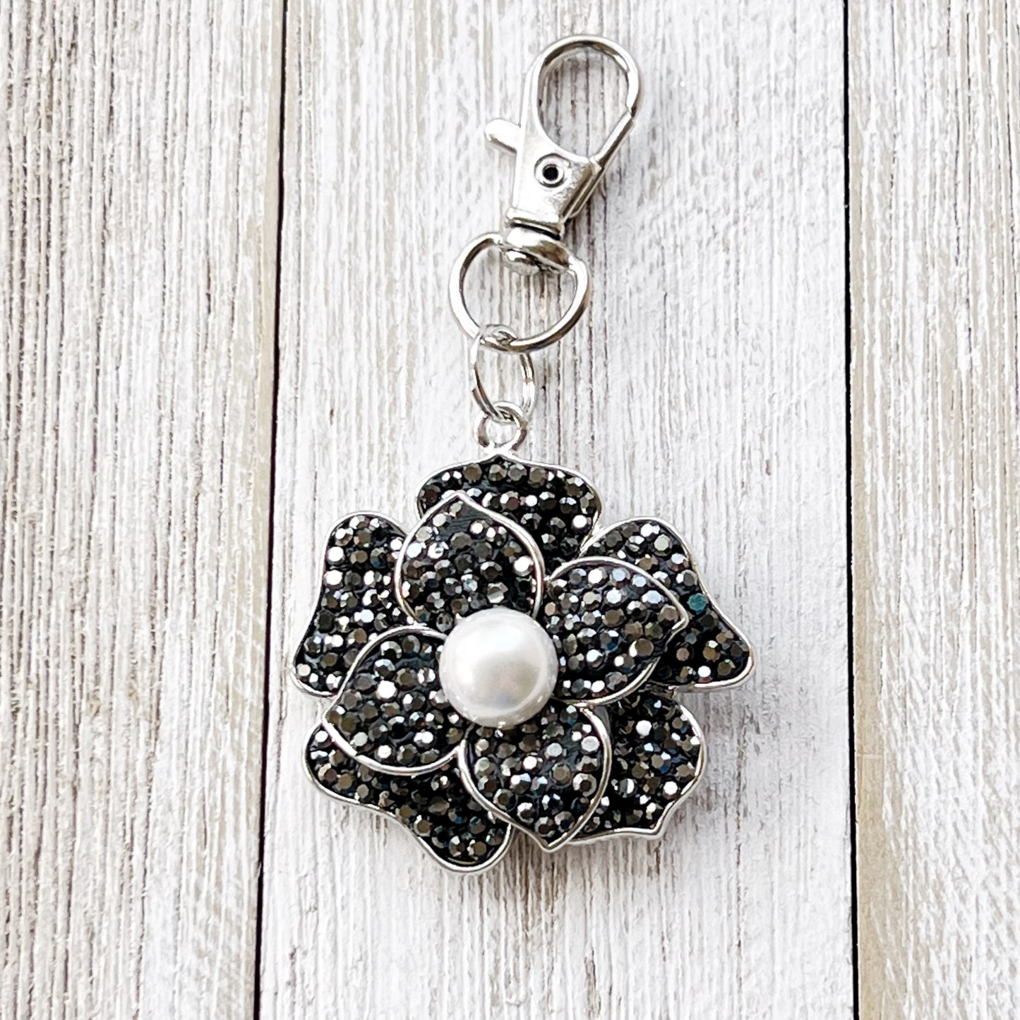 Flower Purse Charm with Rhinestones & Pearl: Elegant Accessory for Your Bag